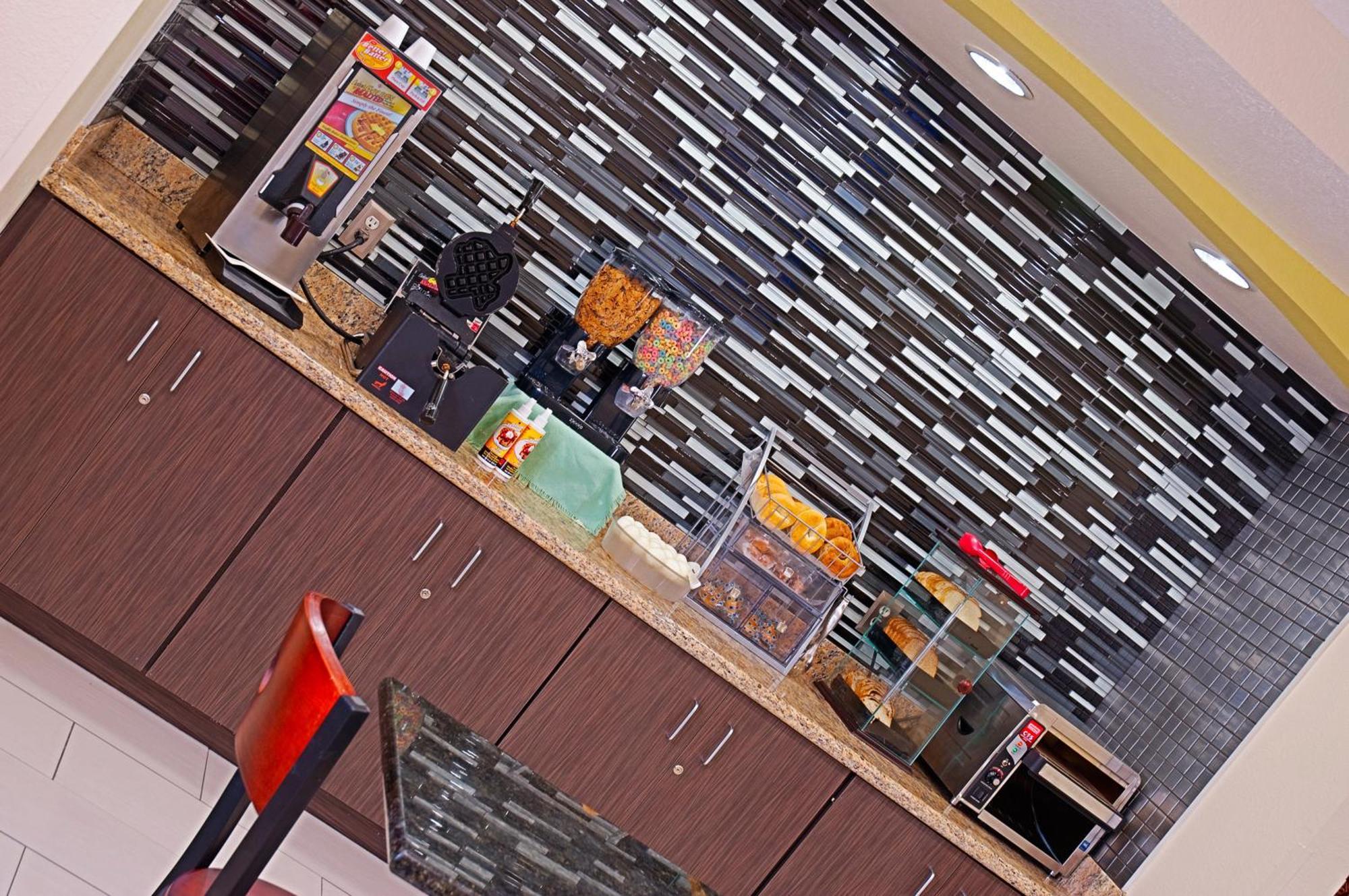 Super 8 By Wyndham Irving/Dfw Apt/North Exteriör bild