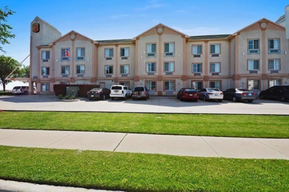 Super 8 By Wyndham Irving/Dfw Apt/North Exteriör bild